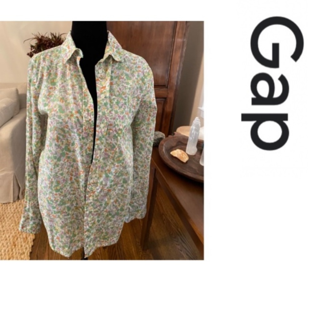 Gap Flora Button Down Top - image 1